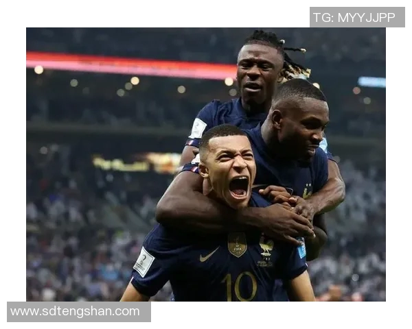 姆巴佩和苏亚雷斯同台比肩！欧洲顶级射手陷入传球争执